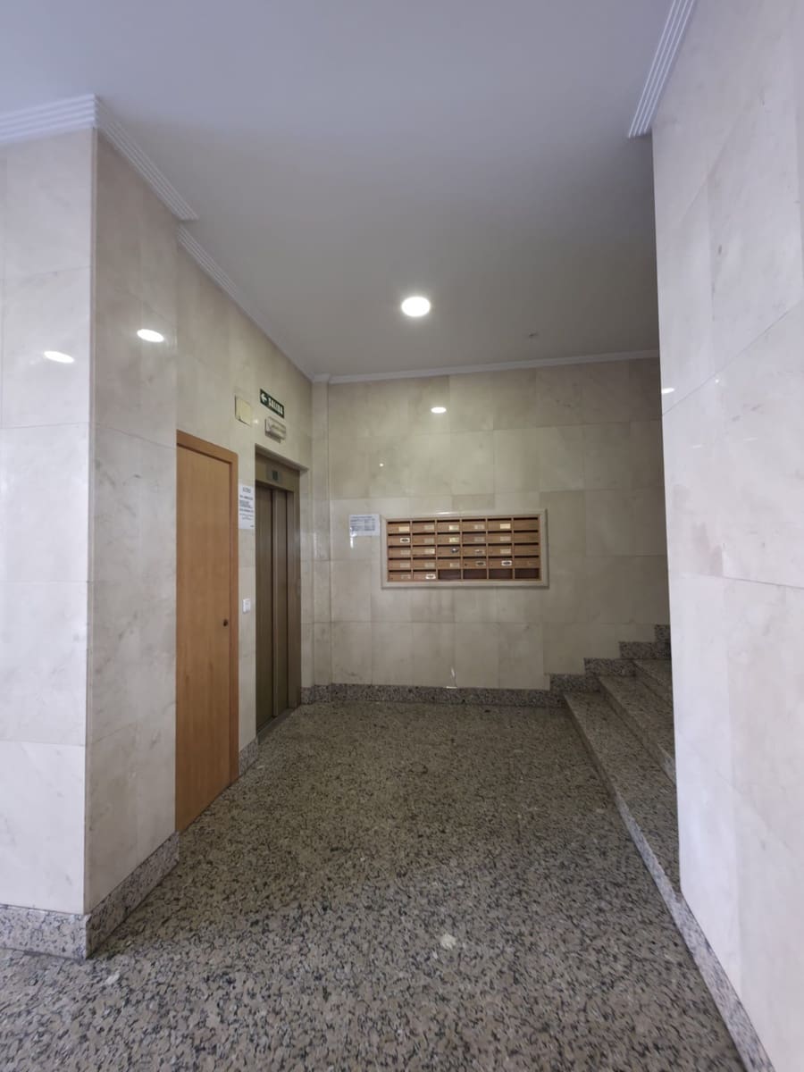 4 slaapkamer Flat te huur in Pamplona - € 1.600 (Ref: 9637251)