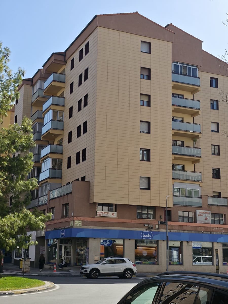 4 slaapkamer Flat te huur in Pamplona - € 1.600 (Ref: 9637251)
