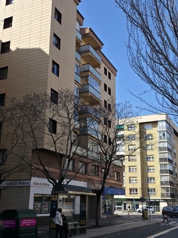 4 slaapkamer Flat te huur in Pamplona - € 1.600 (Ref: 9637251)