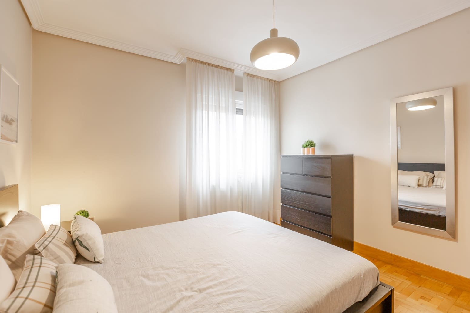 Piso de 4 habitaciones en Pamplona / Iruña en alquiler - 1.600 € (Ref: 9637251)