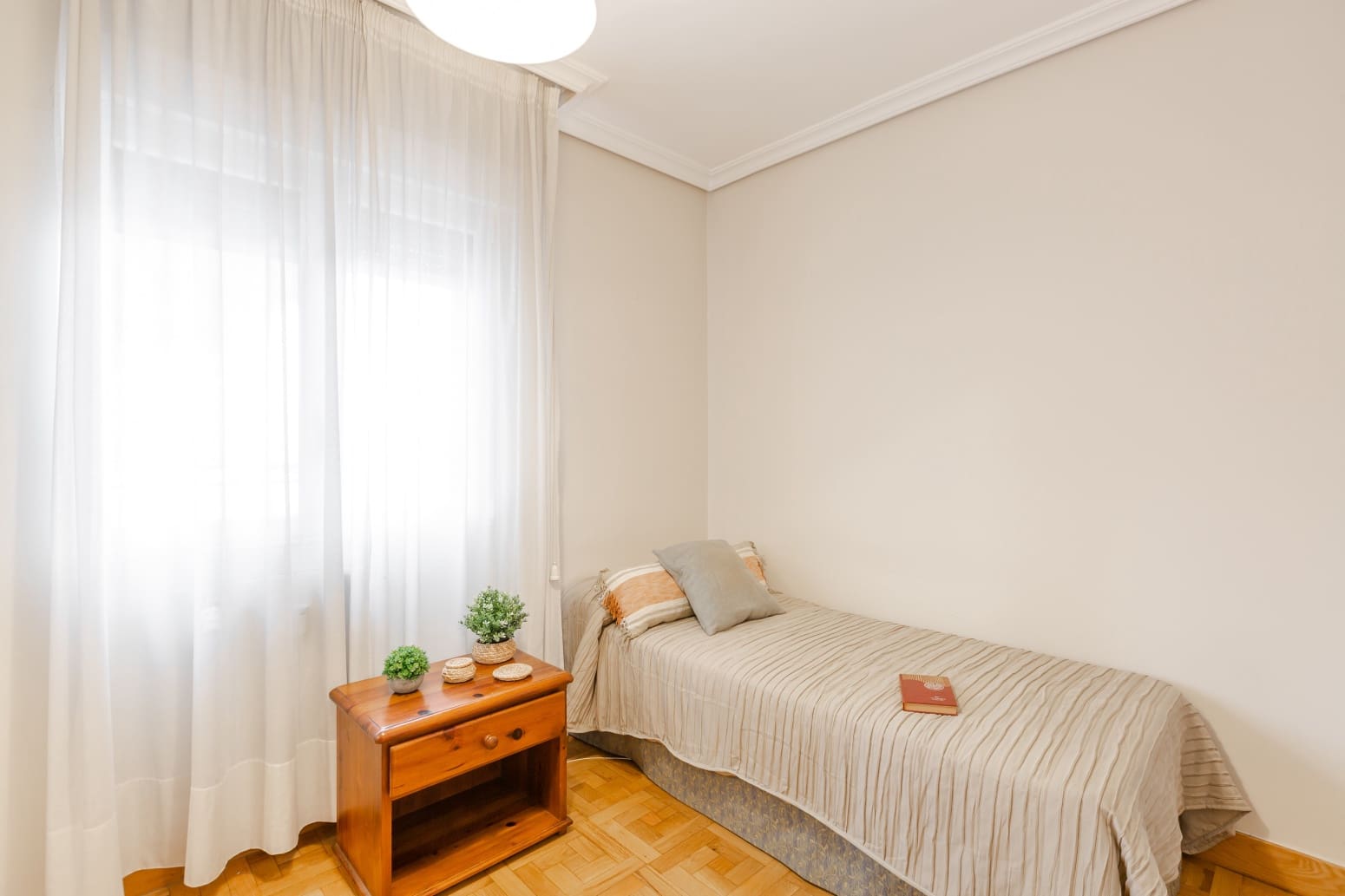 Piso de 4 habitaciones en Pamplona / Iruña en alquiler - 1.600 € (Ref: 9637251)