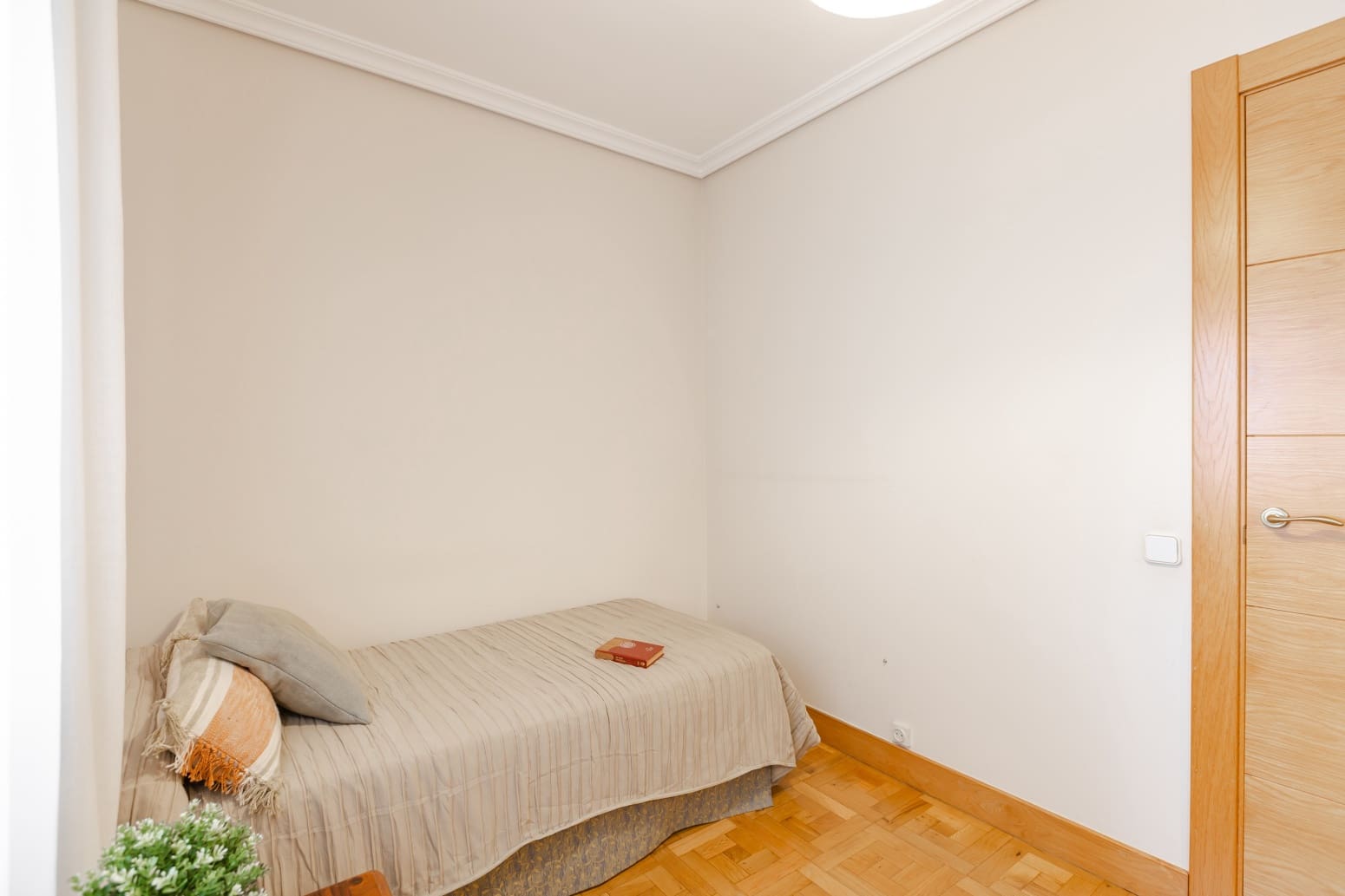 Piso de 4 habitaciones en Pamplona / Iruña en alquiler - 1.600 € (Ref: 9637251)