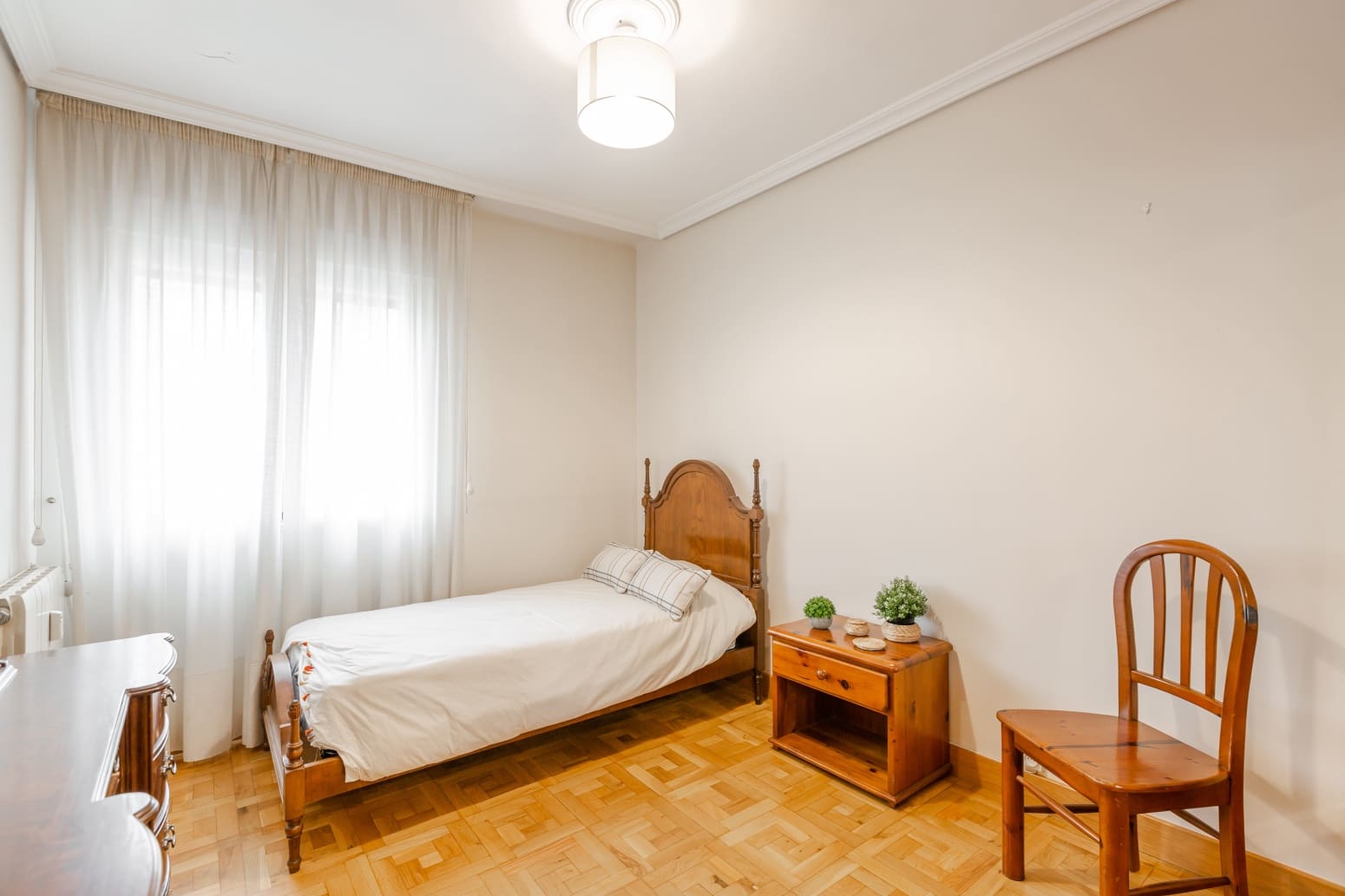 Piso de 4 habitaciones en Pamplona / Iruña en alquiler - 1.600 € (Ref: 9637251)