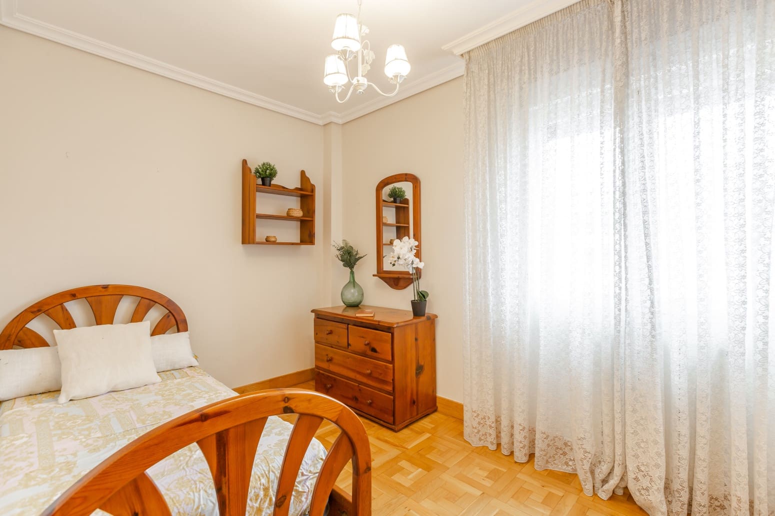 Piso de 4 habitaciones en Pamplona / Iruña en alquiler - 1.600 € (Ref: 9637251)