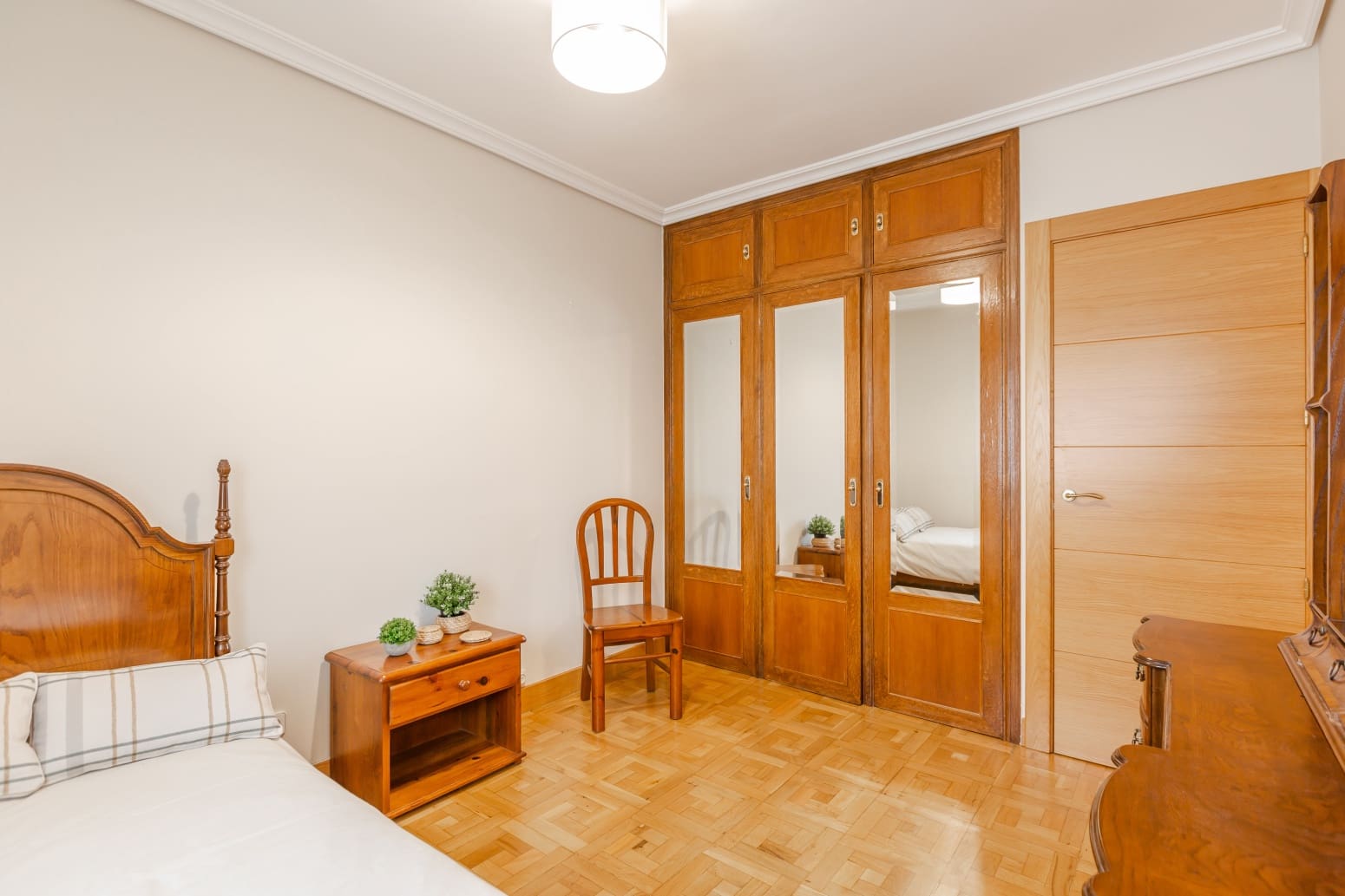 Piso de 4 habitaciones en Pamplona / Iruña en alquiler - 1.600 € (Ref: 9637251)