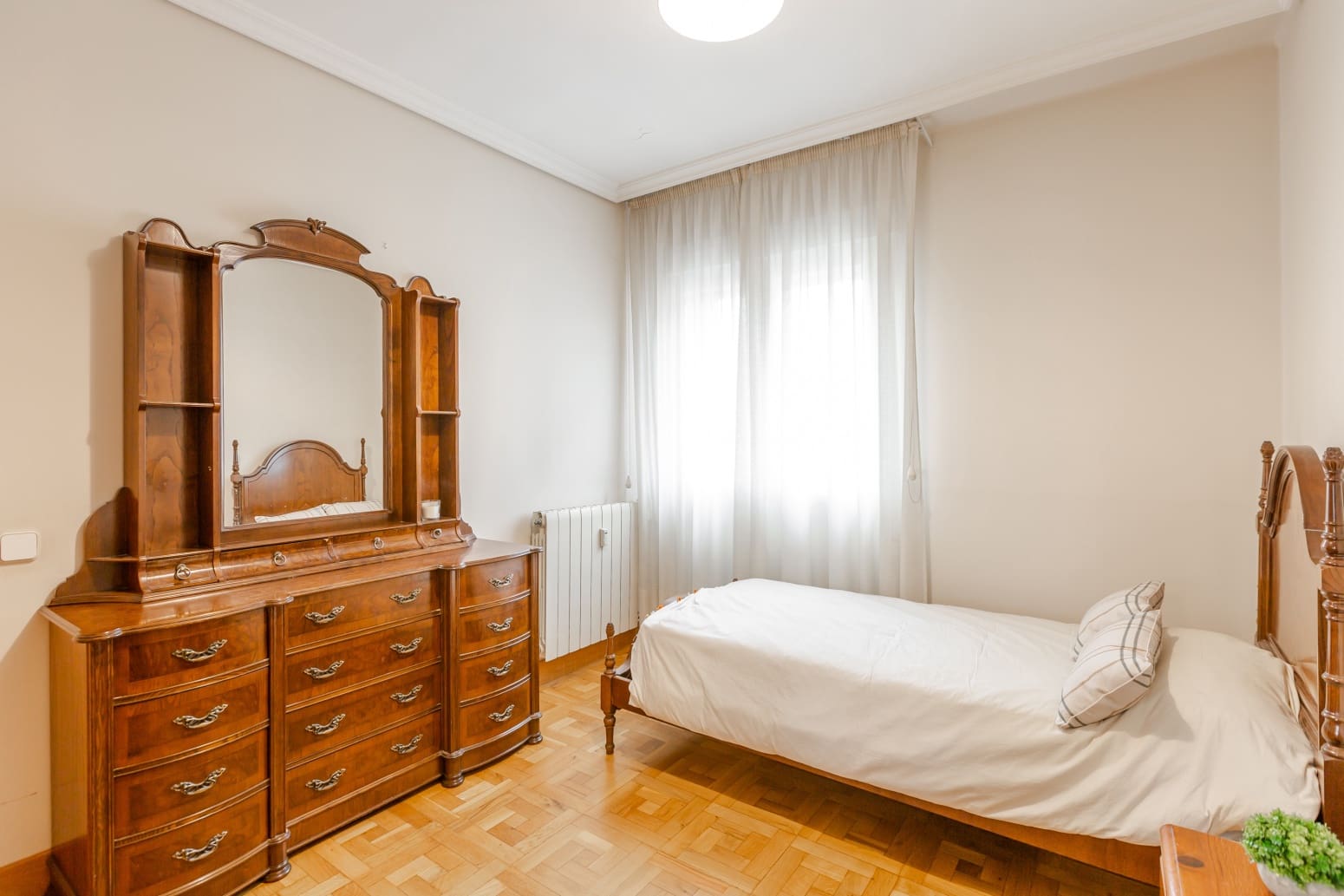 Piso de 4 habitaciones en Pamplona / Iruña en alquiler - 1.600 € (Ref: 9637251)