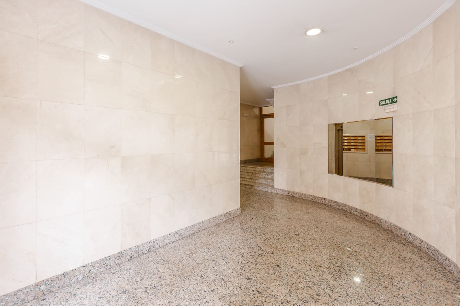 Piso de 4 habitaciones en Pamplona / Iruña en alquiler - 1.600 € (Ref: 9637251)