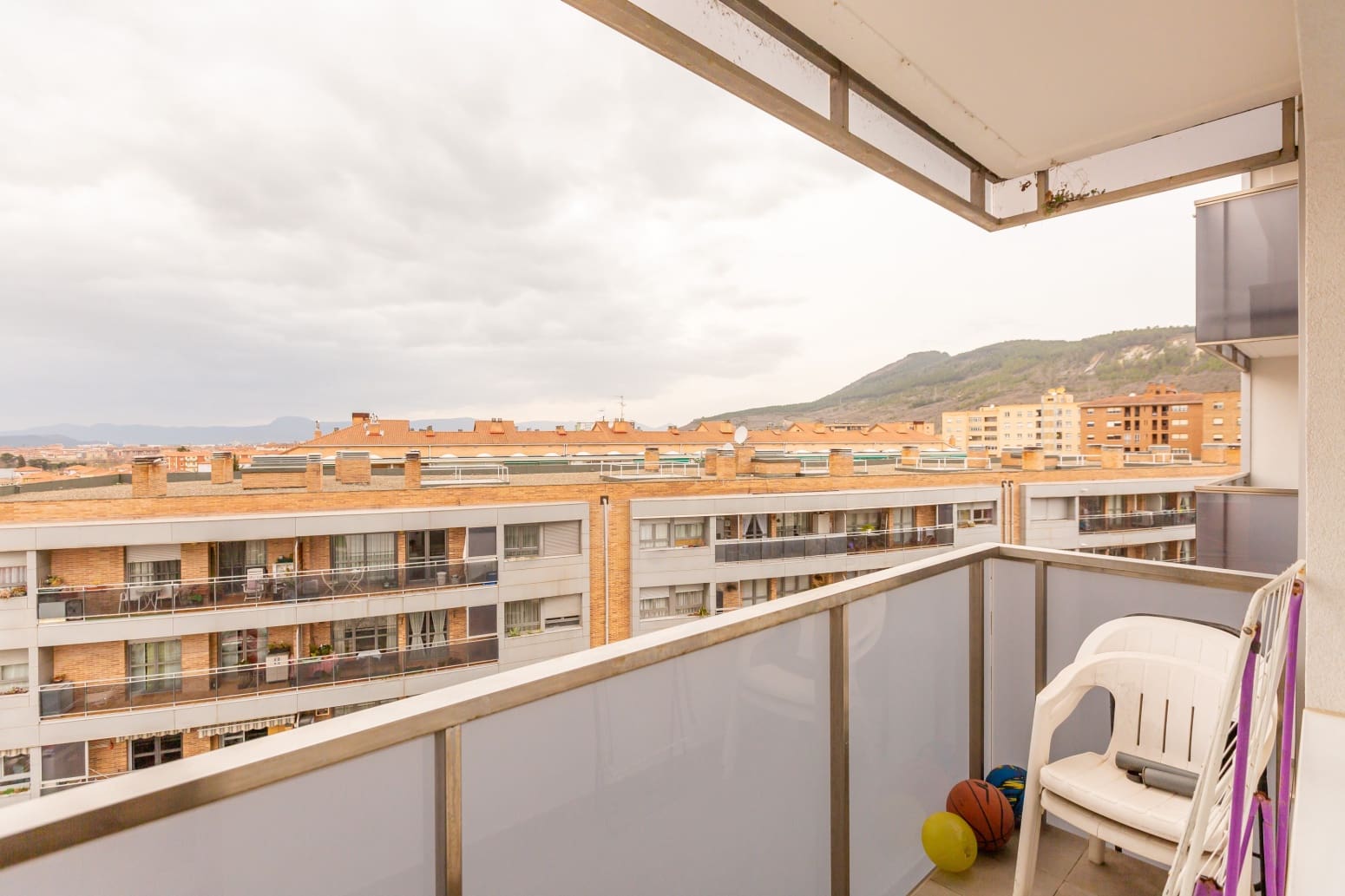 4 bedroom Flat for sale in Pamplona / Iruna - € 225,000 (Ref: 9655787)