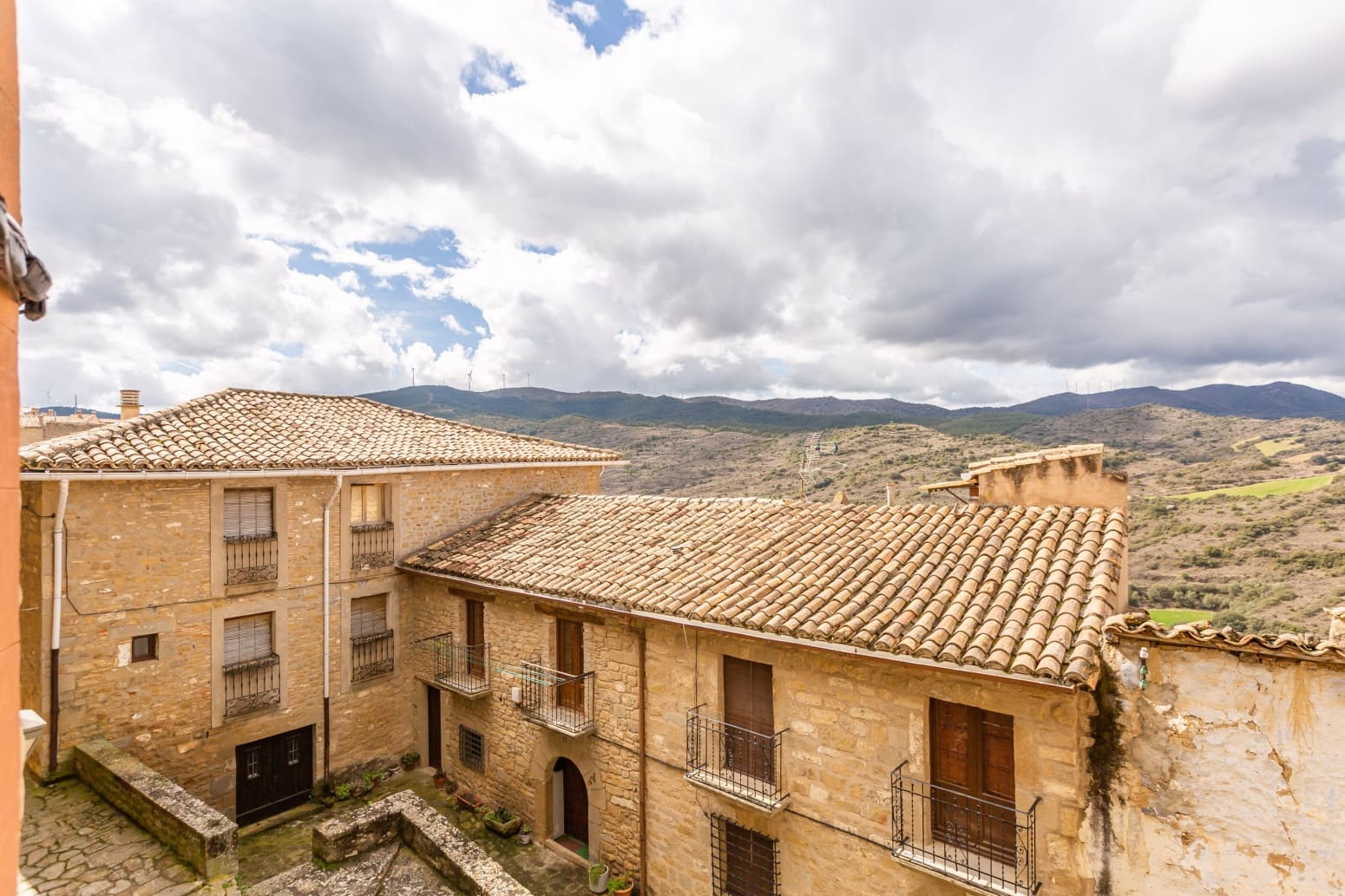 Chalet de 4 habitaciones en Sos del Rey Católico en venta - 67.260 € (Ref: 9677011)