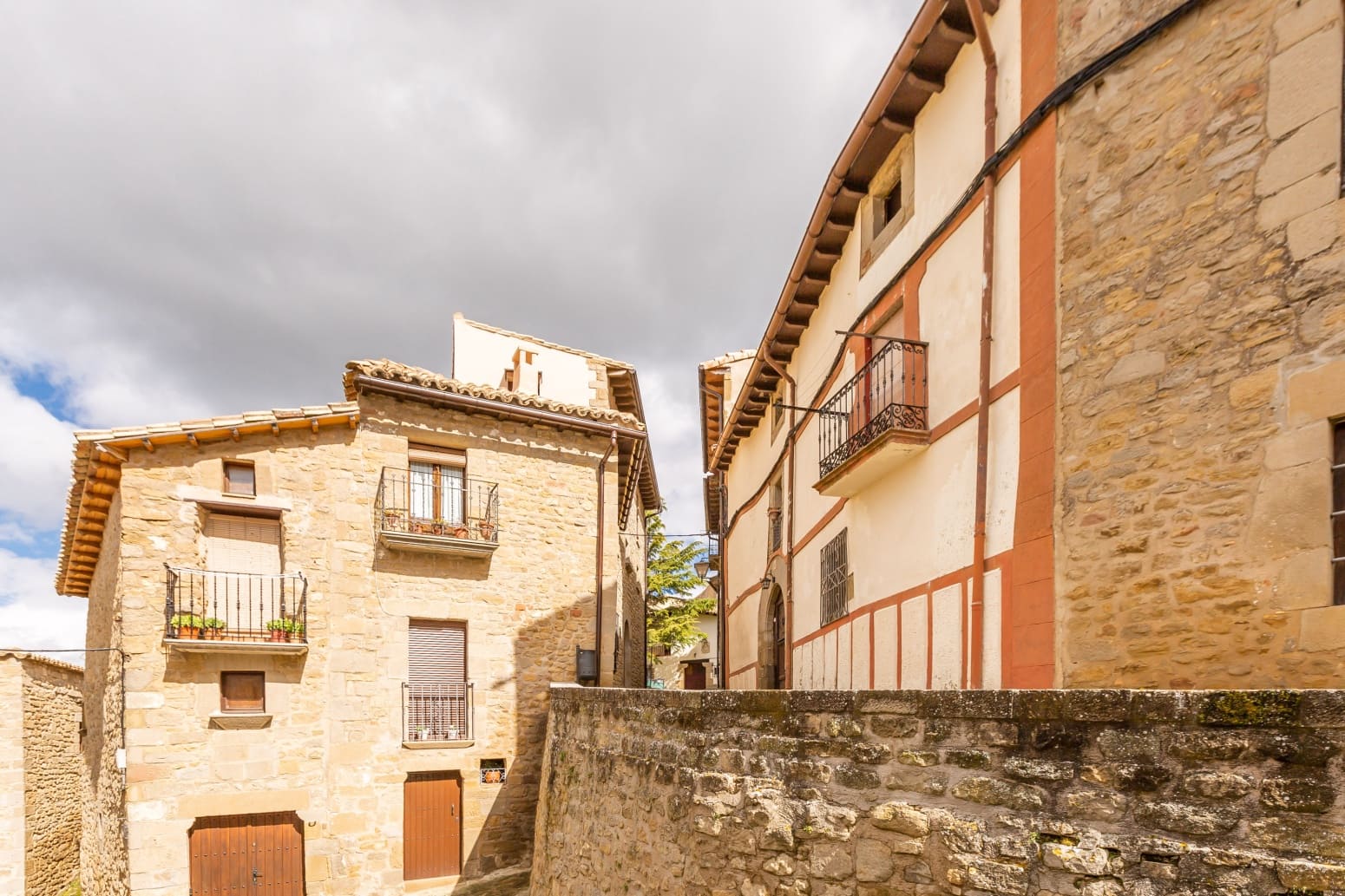 Chalet de 4 habitaciones en Sos del Rey Católico en venta - 67.260 € (Ref: 9677011)