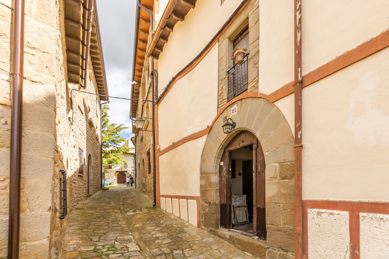 Chalet de 4 habitaciones en Sos del Rey Católico en venta - 67.260 € (Ref: 9677011)