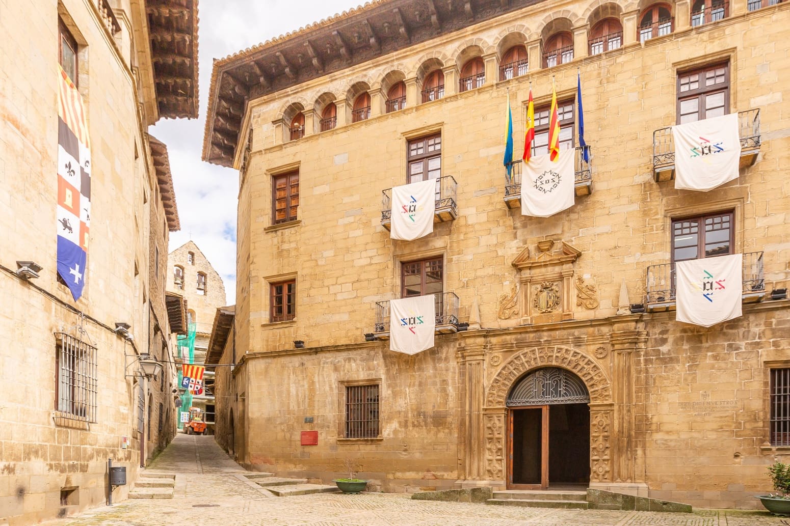 Chalet de 4 habitaciones en Sos del Rey Católico en venta - 67.260 € (Ref: 9677011)