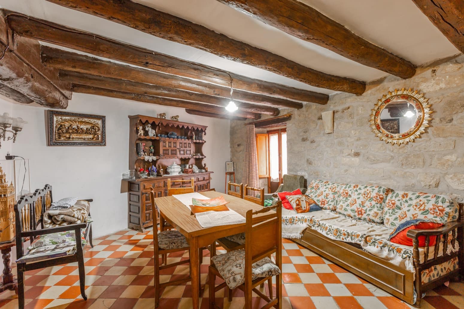 Chalet de 4 habitaciones en Sos del Rey Católico en venta - 67.260 € (Ref: 9677011)