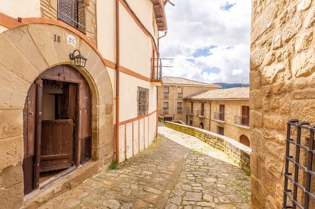 Chalet de 4 habitaciones en Sos del Rey Católico en venta - 67.260 € (Ref: 9677011)