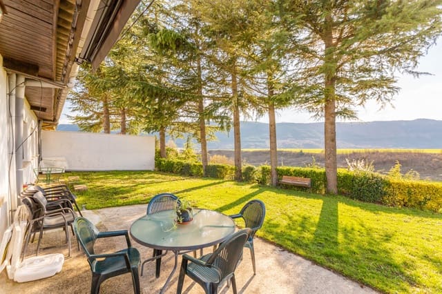 Chalet de 5 habitaciones en Lónguida en venta - 249.000 € (Ref: 9686208)