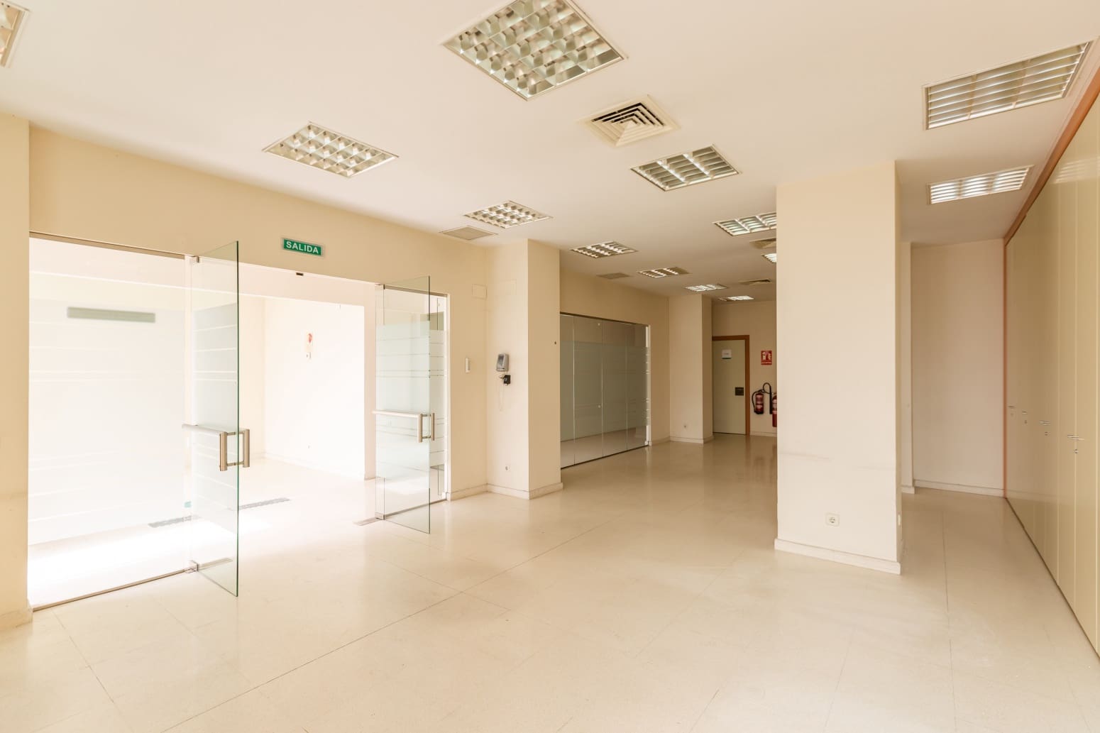 Kommersiell att hyra i Baranain - 1 400 € (Ref: 9686209)