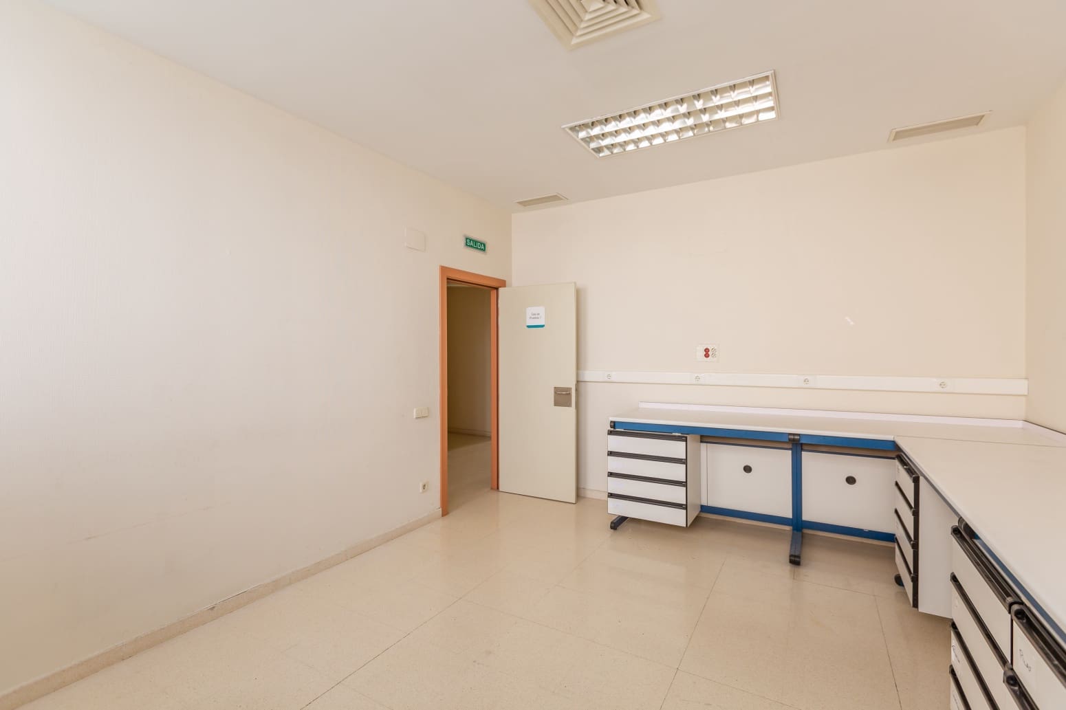 Kommersiell att hyra i Baranain - 1 400 € (Ref: 9686209)