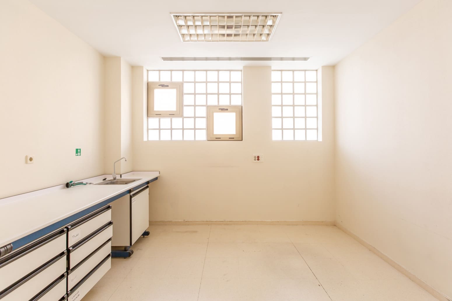 Kommersiell att hyra i Baranain - 1 400 € (Ref: 9686209)