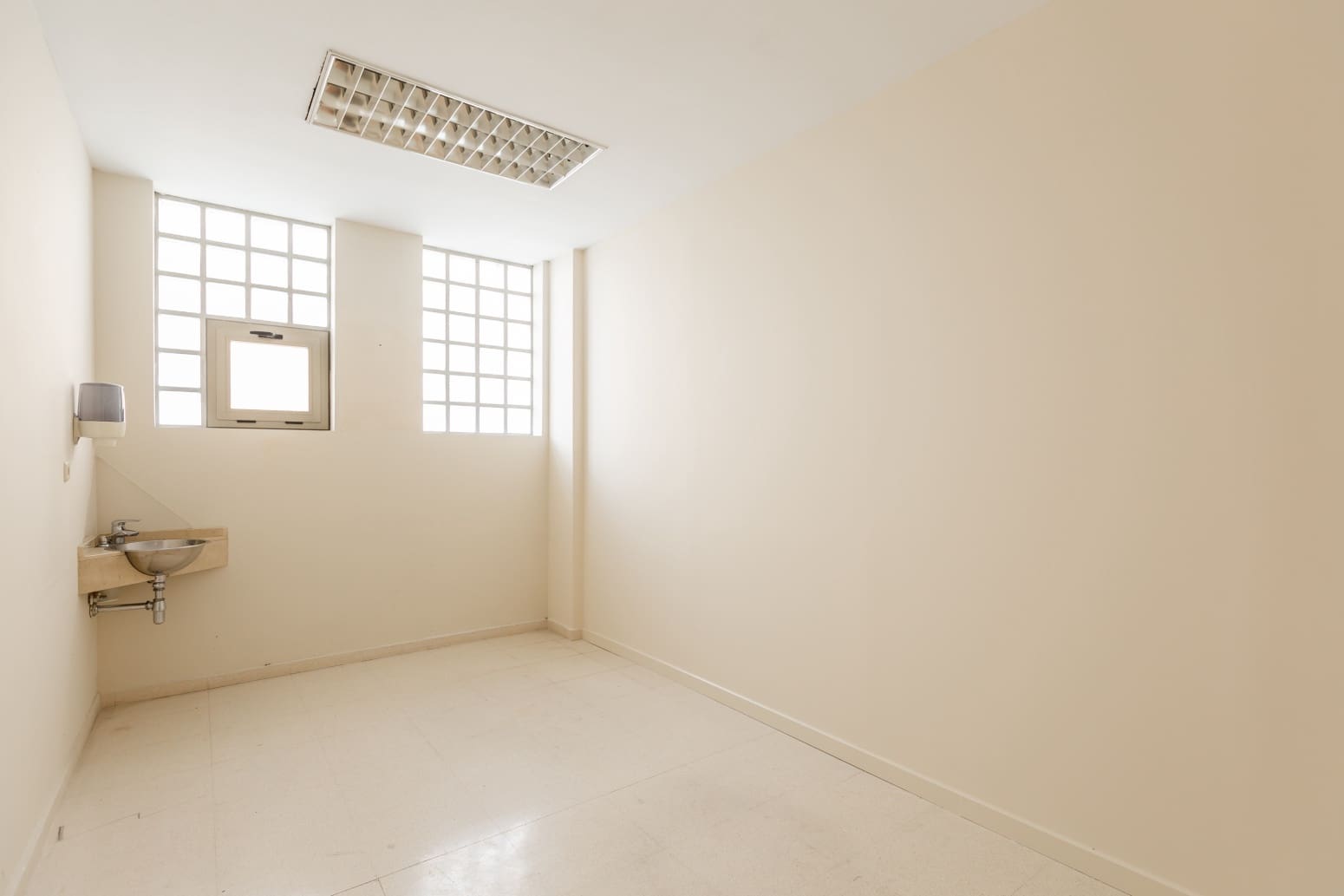 Kommersiell att hyra i Baranain - 1 400 € (Ref: 9686209)