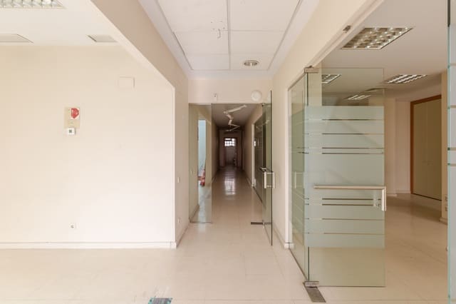 Kommersiell att hyra i Barañain - 1 400 € (Ref: 9686209)