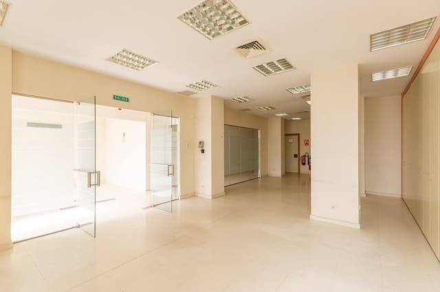 Kommersiell att hyra i Barañain - 1 400 € (Ref: 9686209)