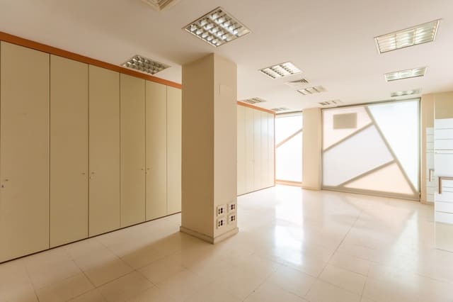 Kommersiell att hyra i Barañain - 1 400 € (Ref: 9686209)