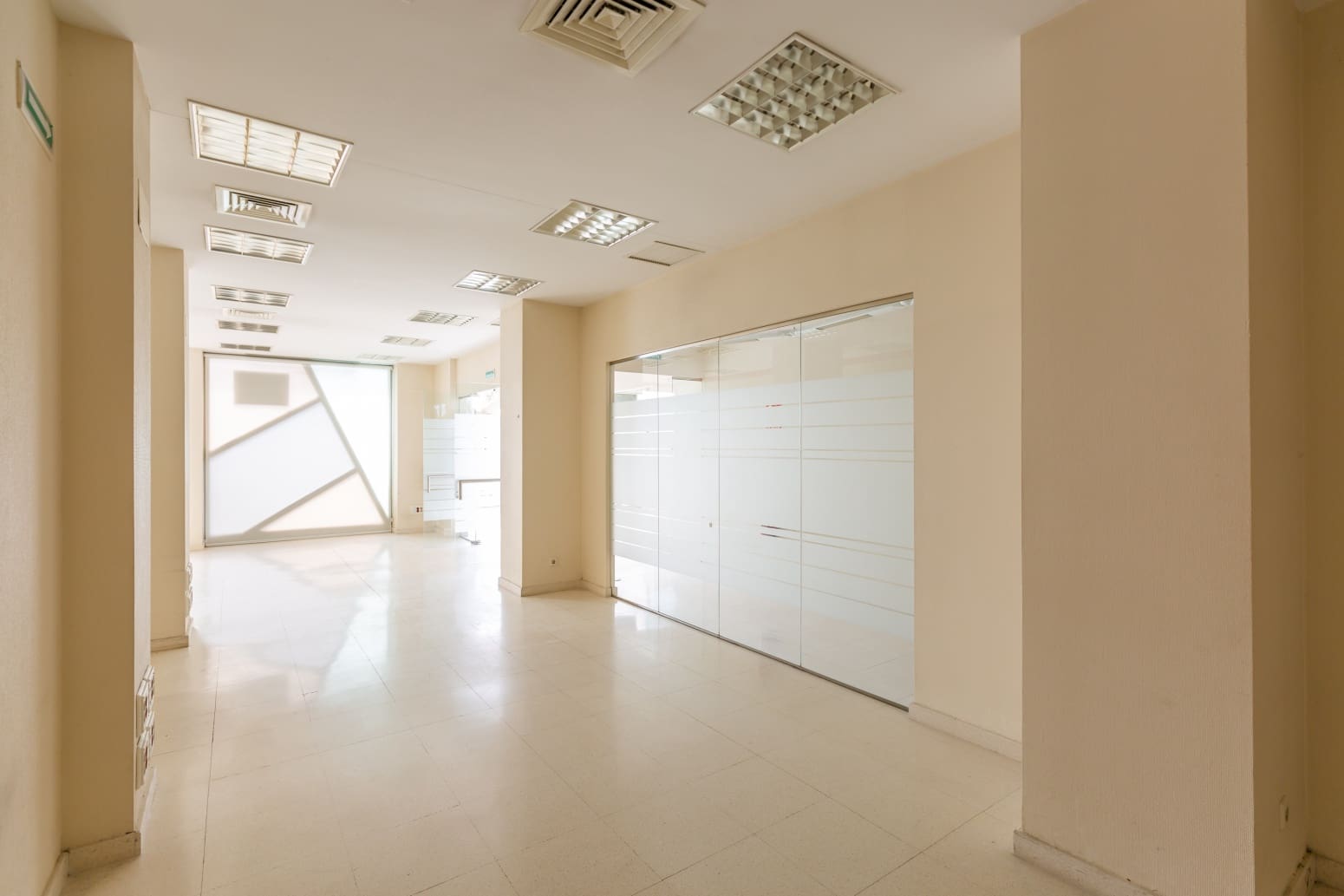 Kommersiell att hyra i Baranain - 1 400 € (Ref: 9686209)