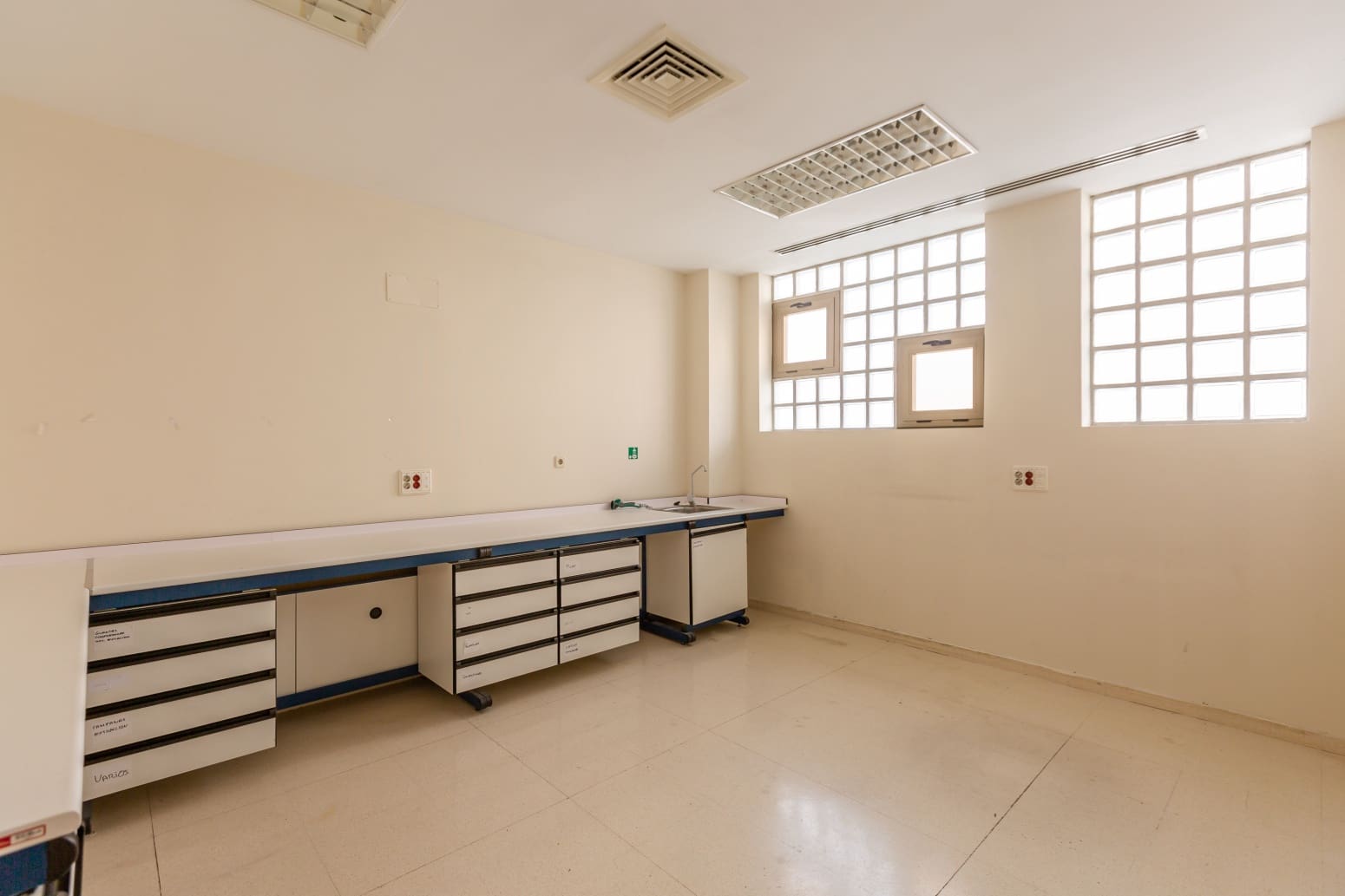 Kommersiell att hyra i Baranain - 1 400 € (Ref: 9686209)