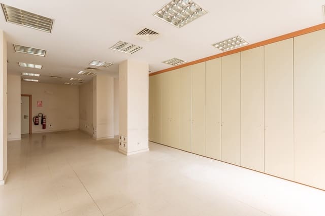 Kommersiell att hyra i Barañain - 1 400 € (Ref: 9686209)