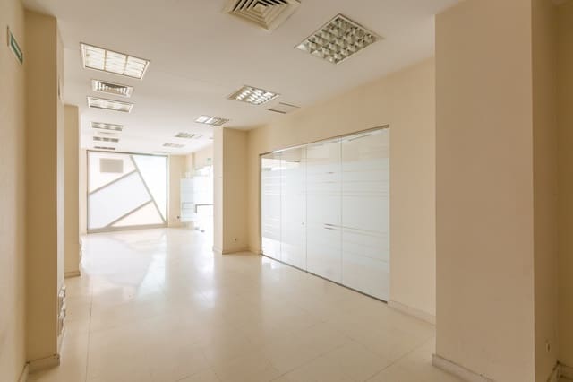 Kommersiell att hyra i Barañain - 1 400 € (Ref: 9686209)