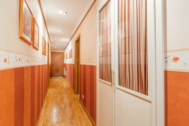 3 soveværelse Lejlighed til salg i Pamplona / Iruña med garage - € 295.000 (Ref: 9701421)