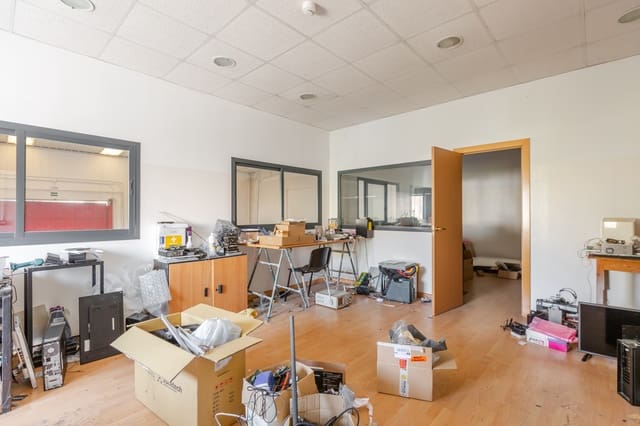 Commercieel te huur in Pamplona - € 1.800 (Ref: 9711173)