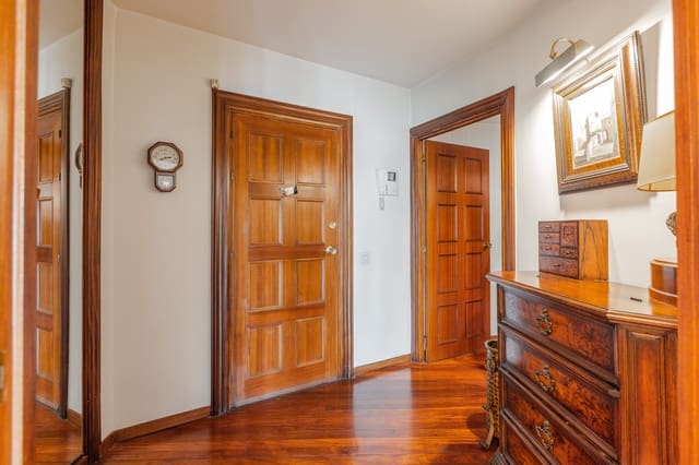 2 soveværelse Lejlighed til salg i Pamplona / Iruña med garage - € 525.000 (Ref: 9714636)