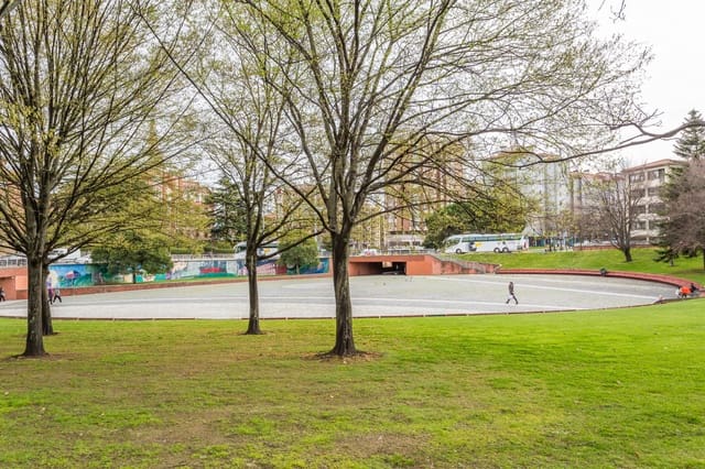 2 soveværelse Lejlighed til salg i Pamplona / Iruña med garage - € 525.000 (Ref: 9714636)