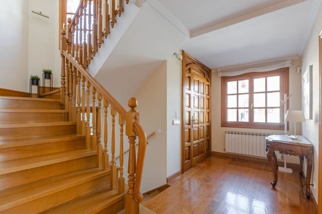 4 bedroom Villa for sale in Zizur Mayor / Zizur Nagusia with garage - € 730,000 (Ref: 9714637)