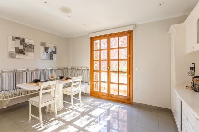 4 bedroom Villa for sale in Zizur Mayor / Zizur Nagusia with garage - € 730,000 (Ref: 9714637)