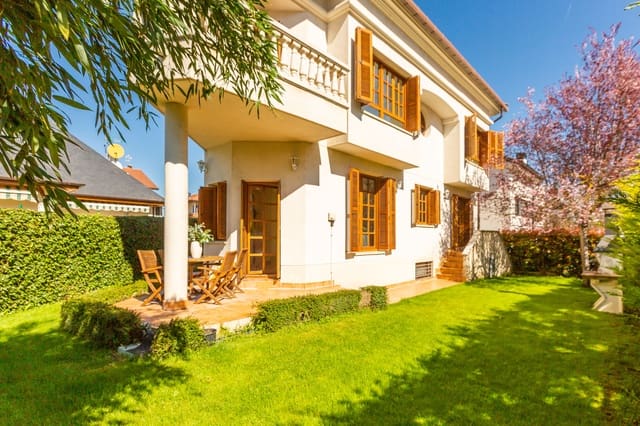 4 bedroom Villa for sale in Zizur Mayor / Zizur Nagusia with garage - € 730,000 (Ref: 9714637)