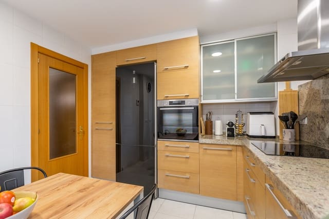 4 bedroom Villa for sale in Elorz, Noain with garage - € 374,000 (Ref: 9726462)