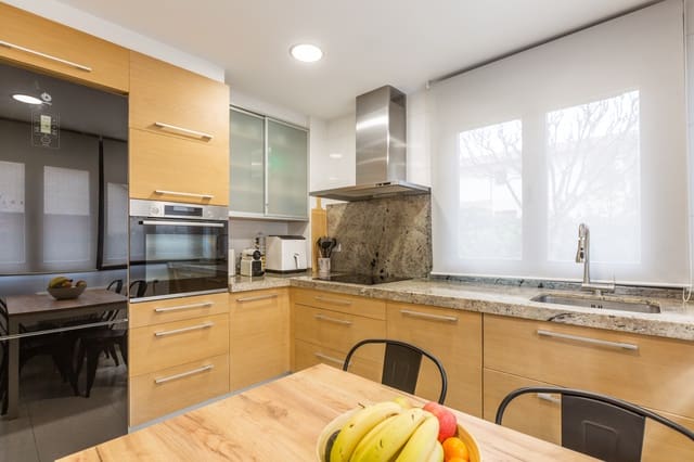 4 bedroom Villa for sale in Elorz, Noain with garage - € 374,000 (Ref: 9726462)