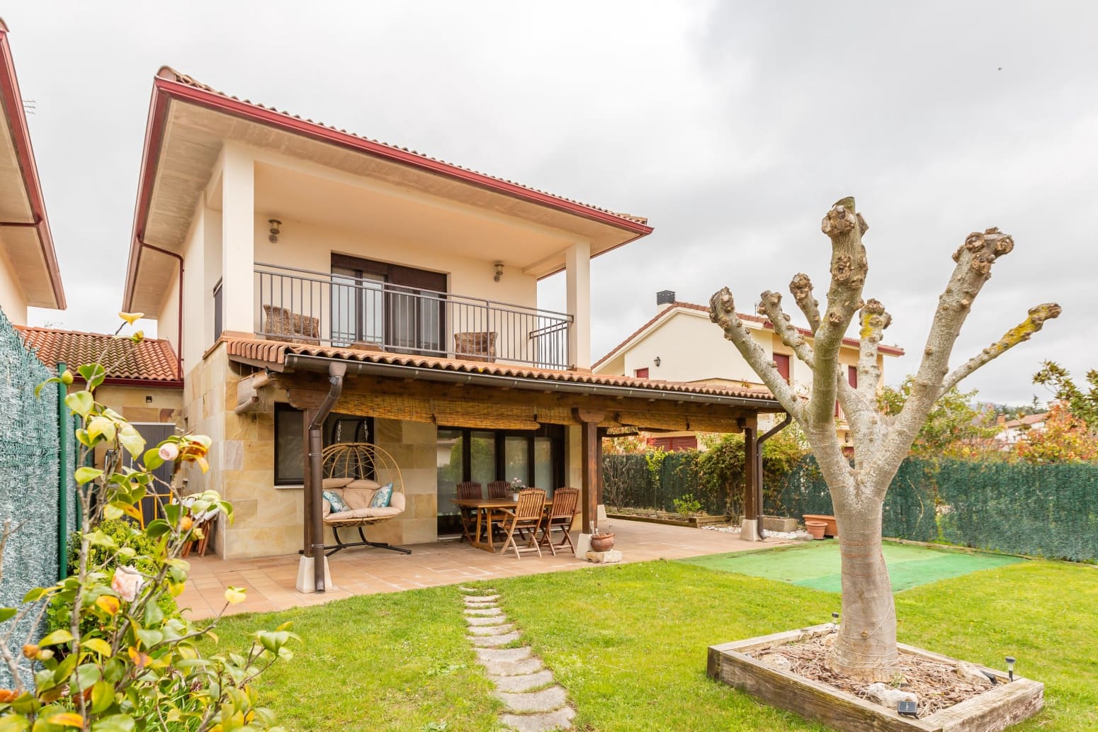 4 bedroom Villa for sale in Elorz with garage - € 374,000 (Ref: 9726462)