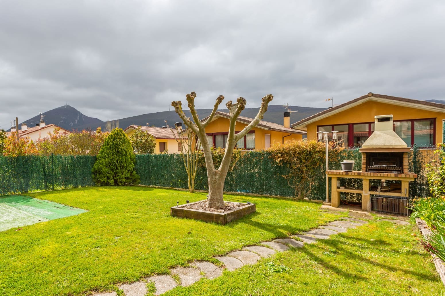 4 bedroom Villa for sale in Elorz with garage - € 374,000 (Ref: 9726462)