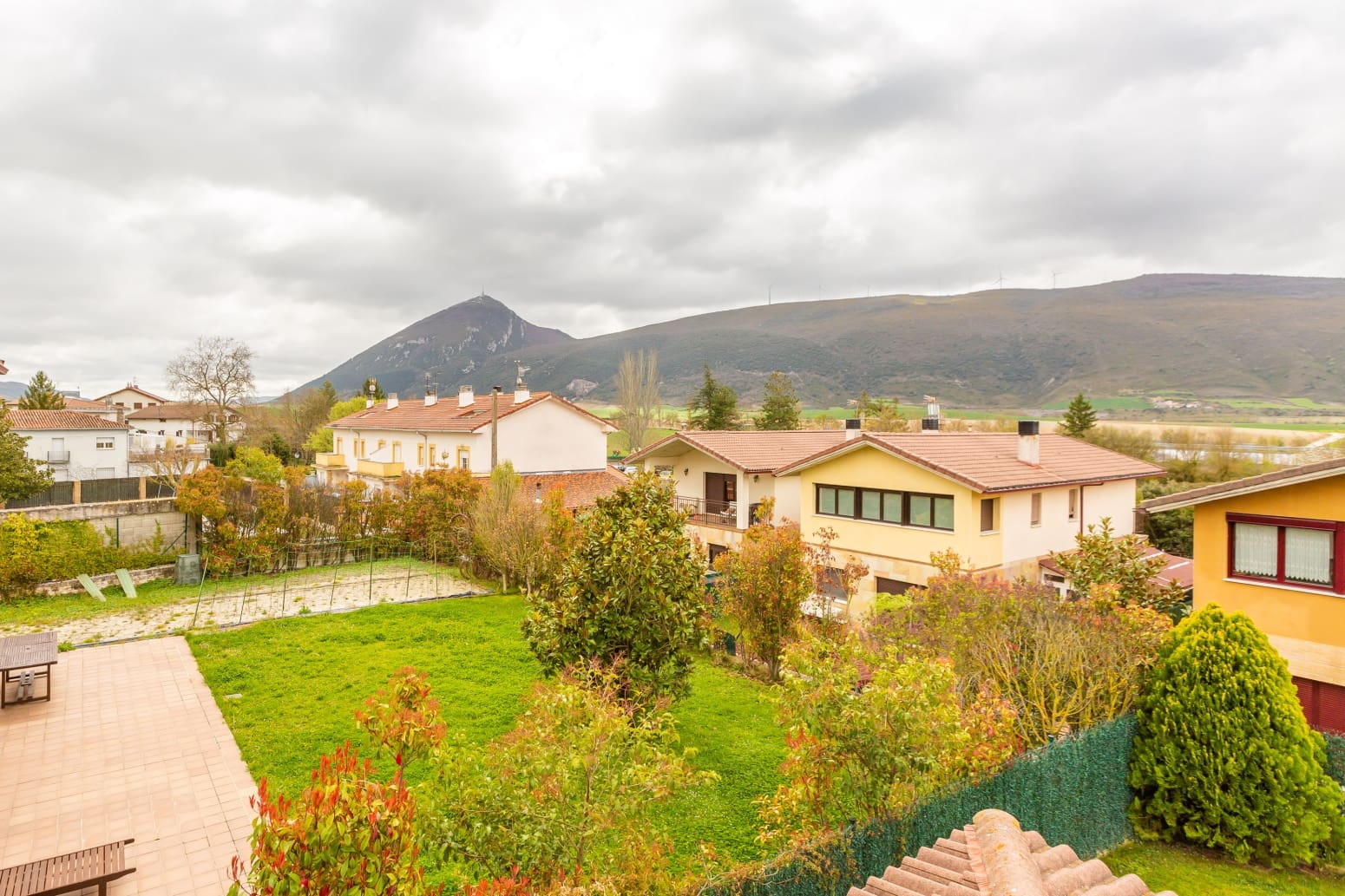 4 bedroom Villa for sale in Elorz with garage - € 374,000 (Ref: 9726462)