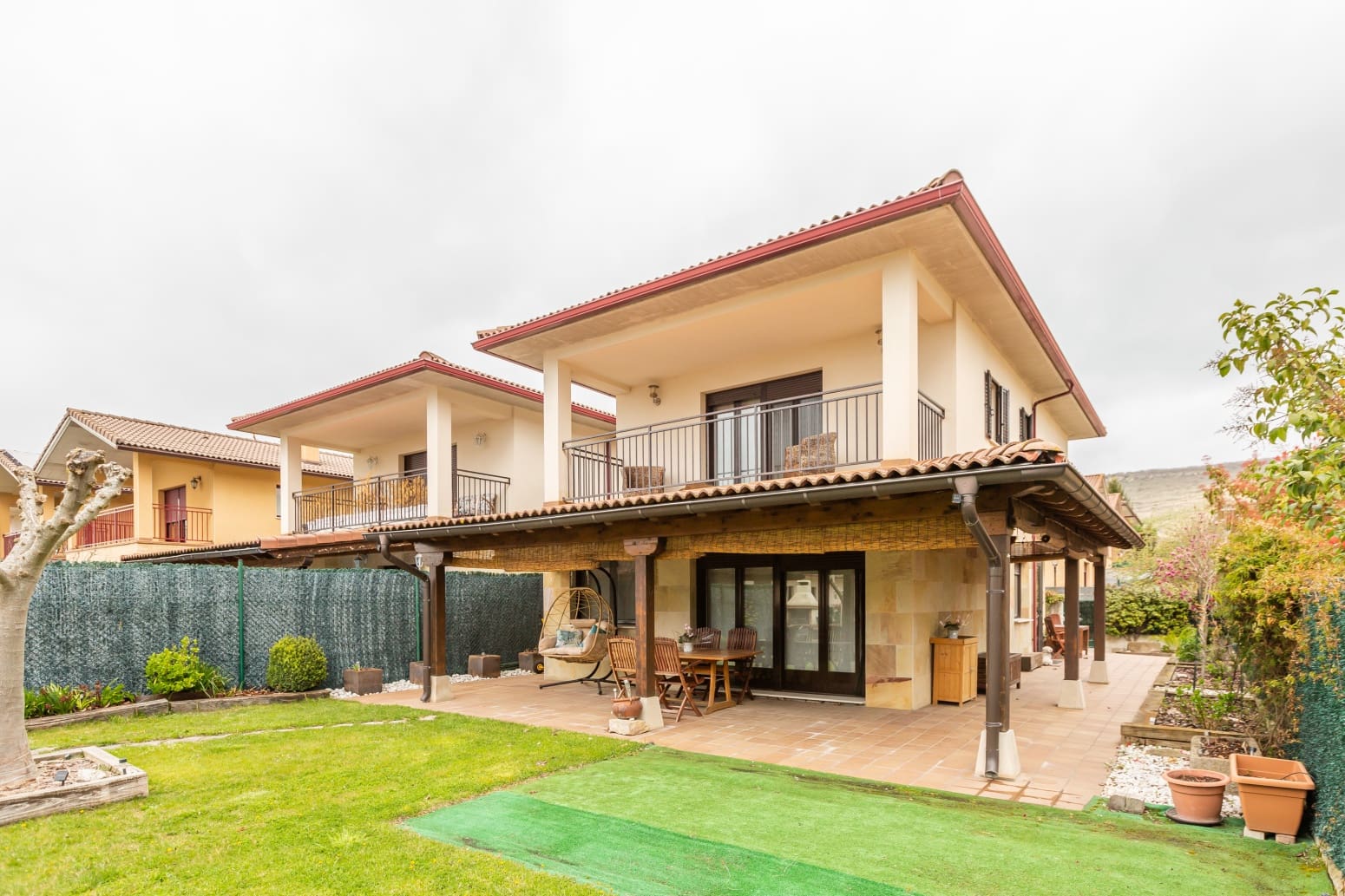 4 bedroom Villa for sale in Elorz with garage - € 374,000 (Ref: 9726462)