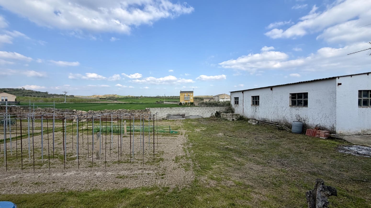 4 bedroom Villa for sale in Allo - € 205,000 (Ref: 9735321)