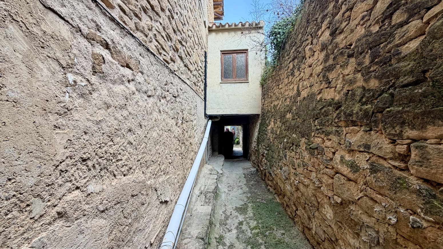 4 bedroom Villa for sale in Allo - € 205,000 (Ref: 9735321)