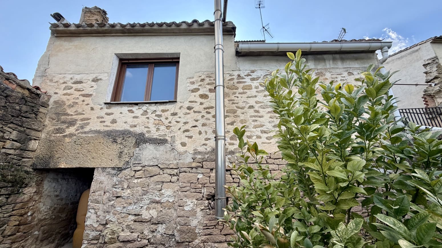 4 bedroom Villa for sale in Allo - € 205,000 (Ref: 9735321)