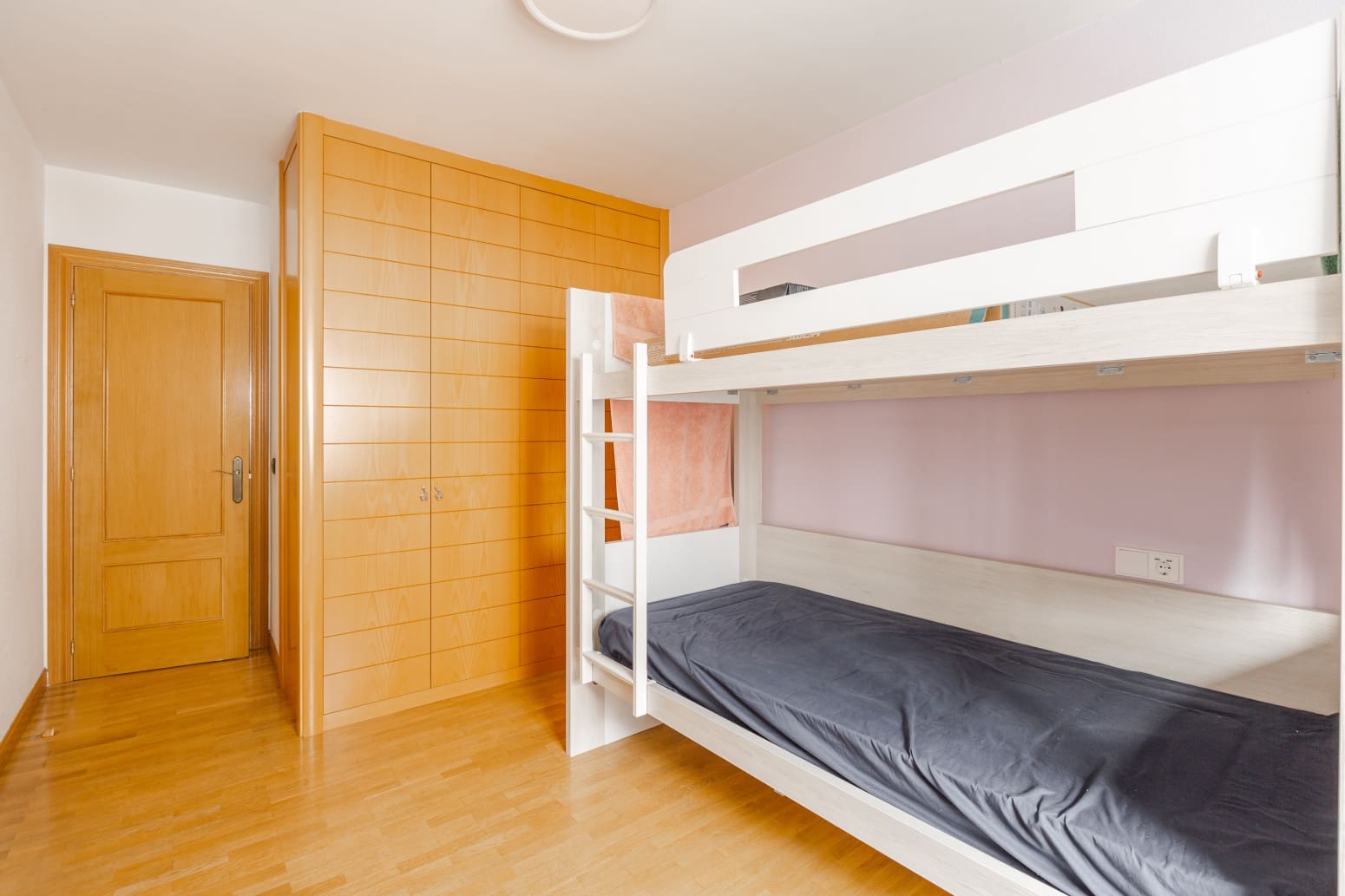 3 bedroom Flat for sale in Pamplona / Iruna with garage - € 315,000 (Ref: 9738334)