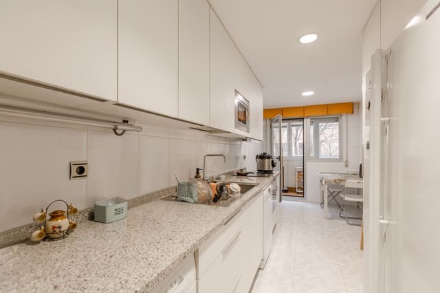 Piso de 3 habitaciones en Pamplona / Iruña en venta con garaje - 315.000 € (Ref: 9738334)