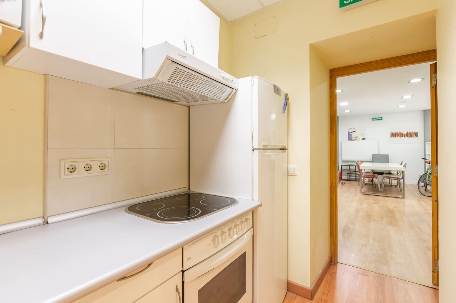 Erhverv til salg i Pamplona / Iruna - € 120.000 (Ref: 9755438)