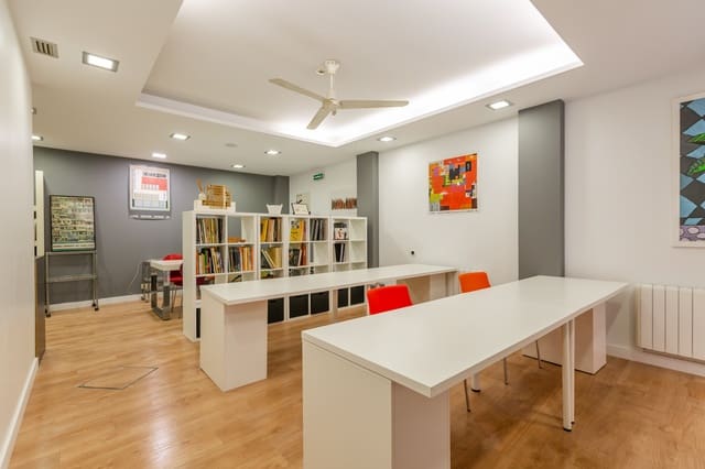 Komercyjne na sprzedaż w Pampeluna - 120 000 € (Ref: 9755438)